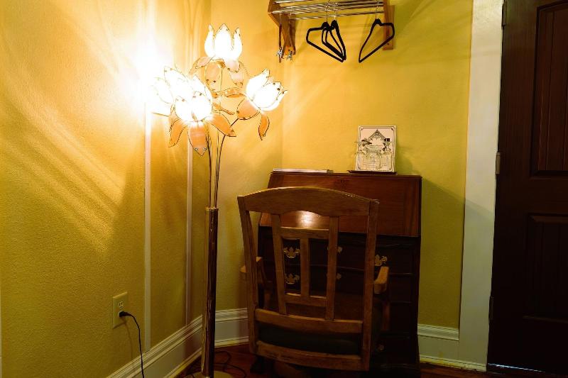 Oak Park Inn image