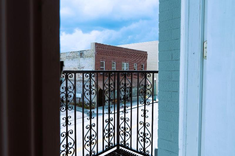 Oak Park Inn image