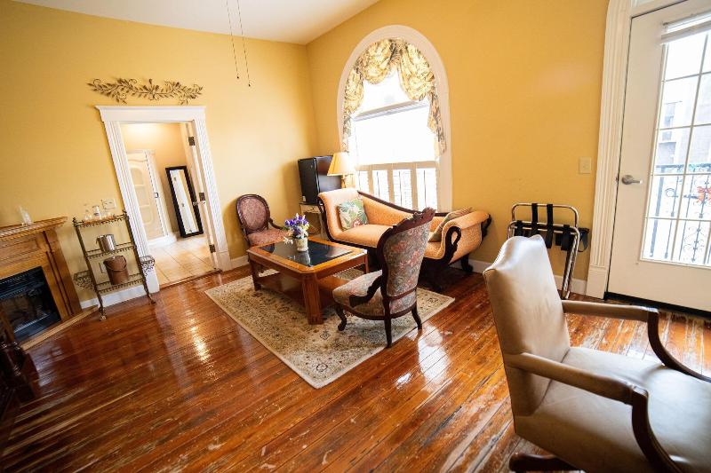 Oak Park Inn image