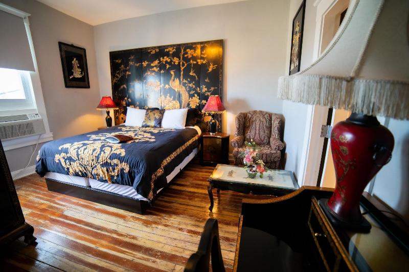 Oak Park Inn image