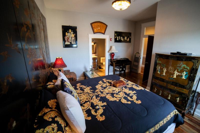 Oak Park Inn image