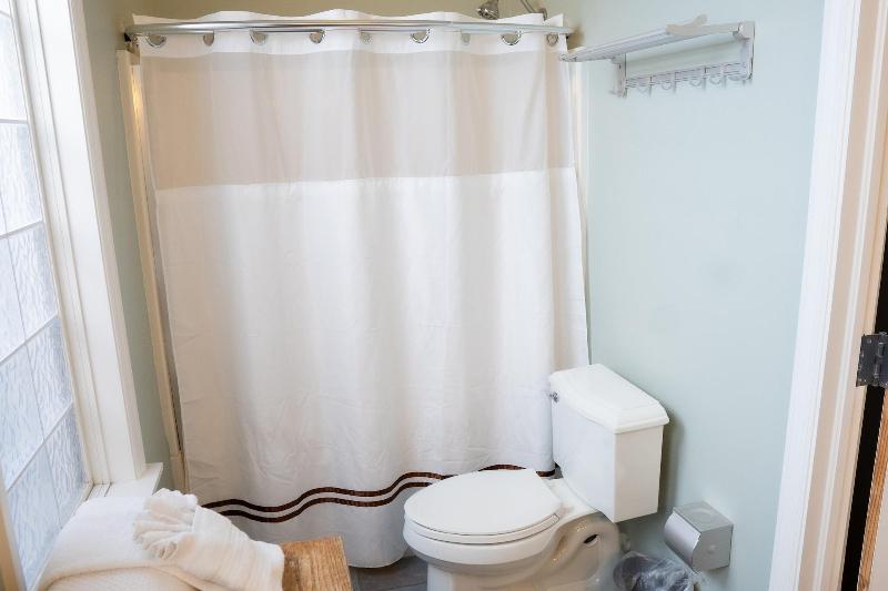 Oak Park Inn image