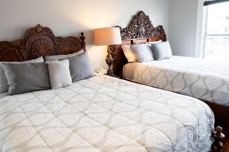Oak Park Inn image