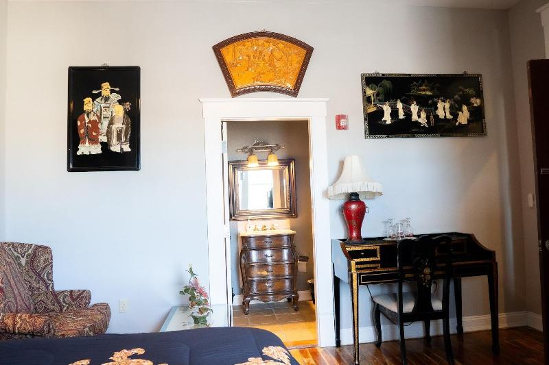 Oak Park Inn image