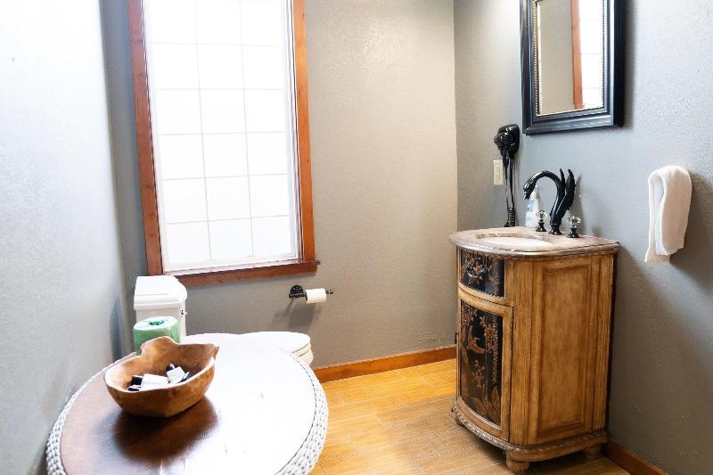 Oak Park Inn image
