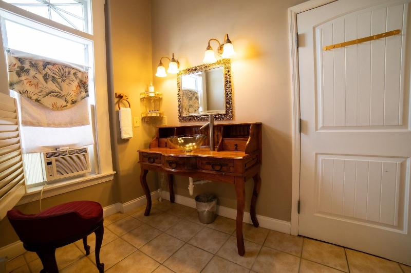 Oak Park Inn image