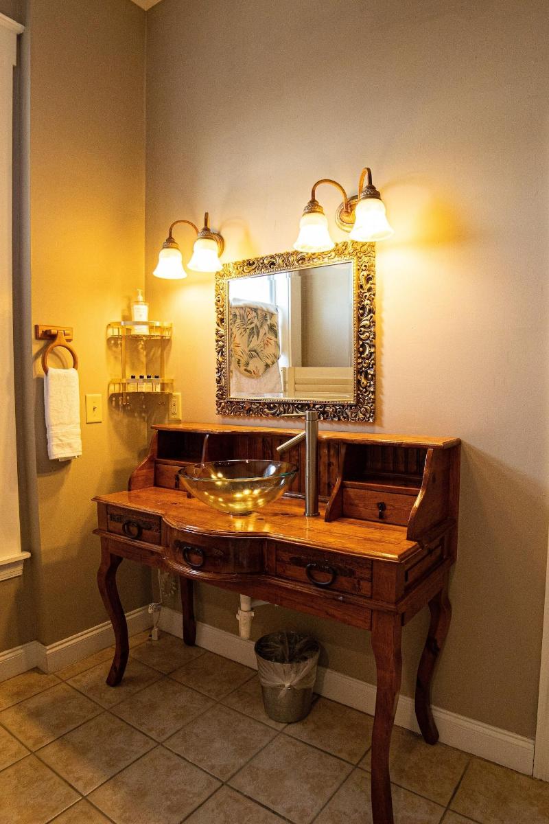 Oak Park Inn image
