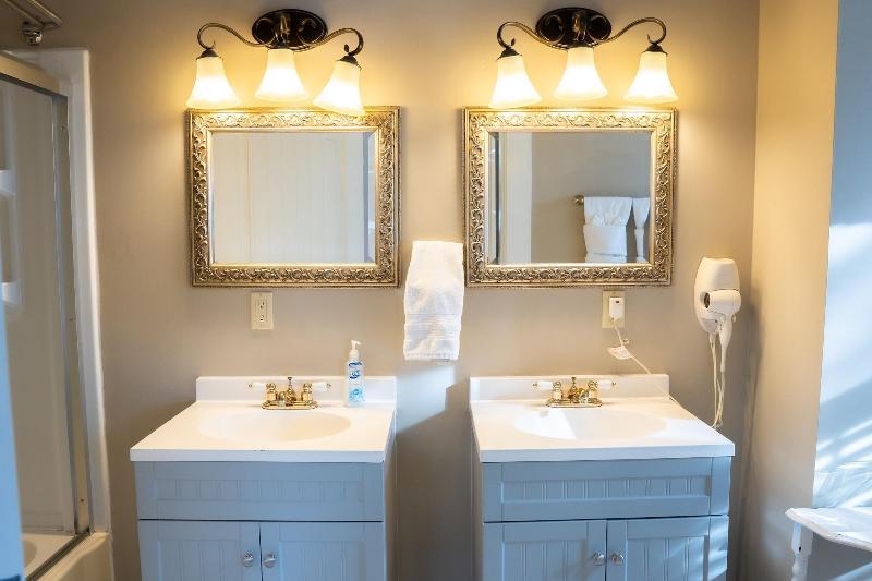 Oak Park Inn image