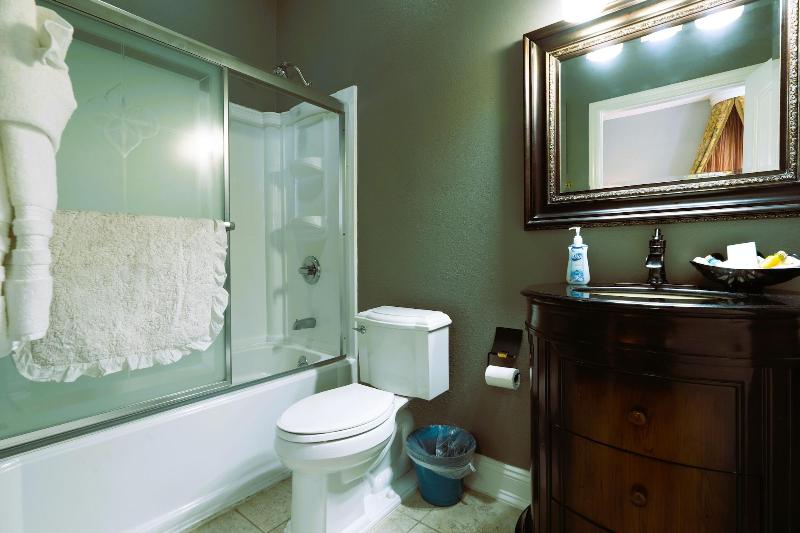 Oak Park Inn image