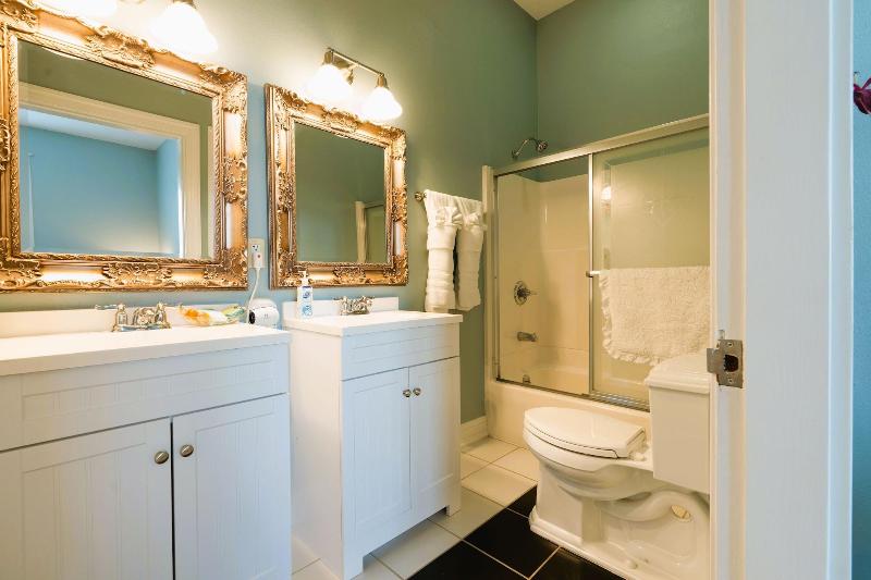 Oak Park Inn image