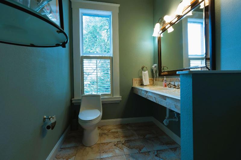 Oak Park Inn image