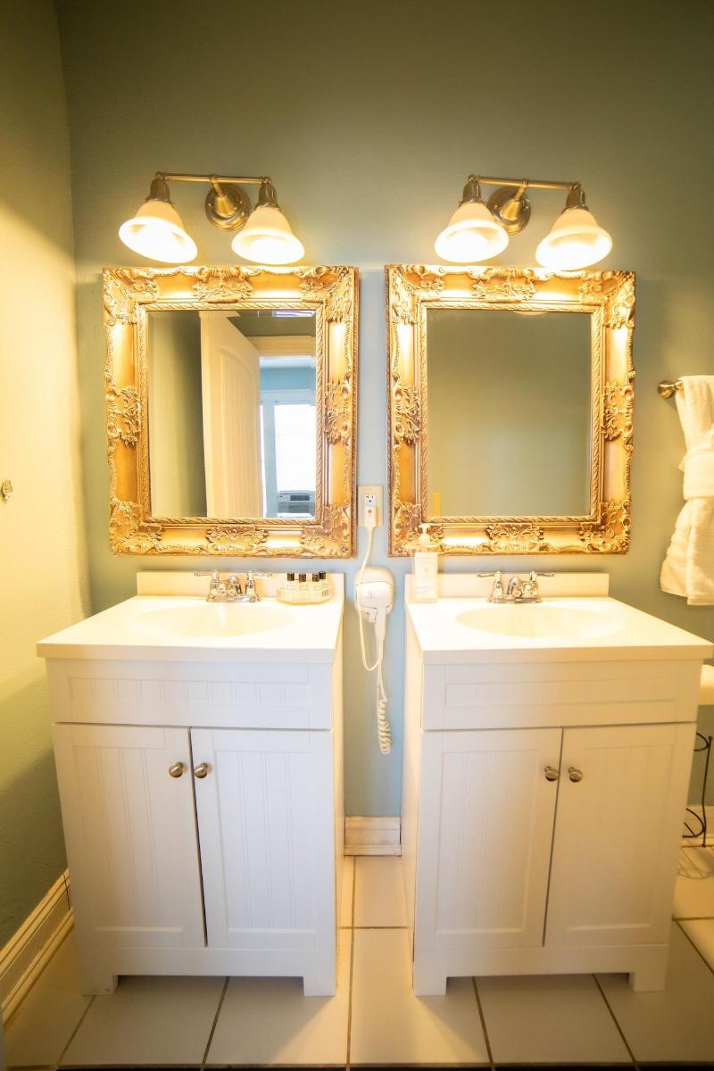 Oak Park Inn image