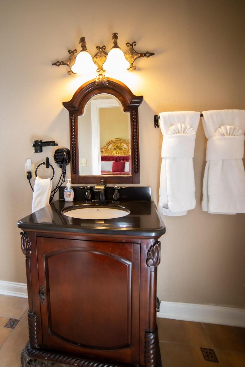 Oak Park Inn image