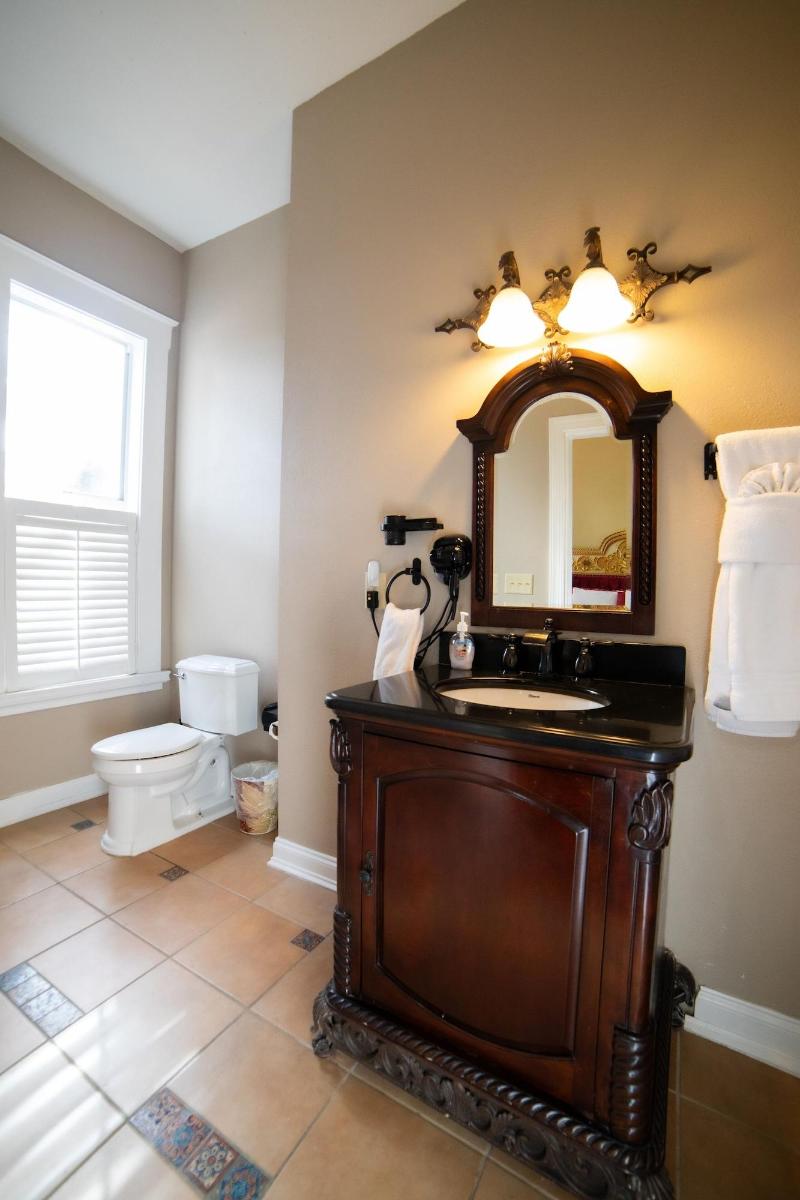 Oak Park Inn image