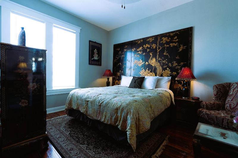Oak Park Inn image