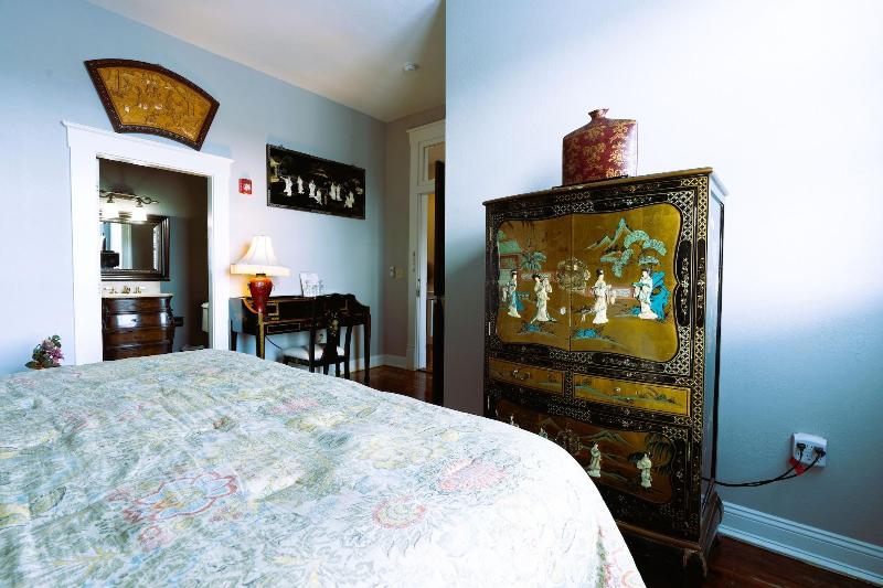 Oak Park Inn image