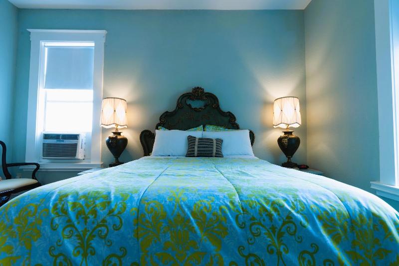 Oak Park Inn image