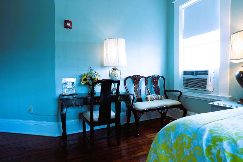 Oak Park Inn image