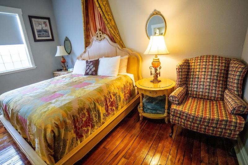 Oak Park Inn image