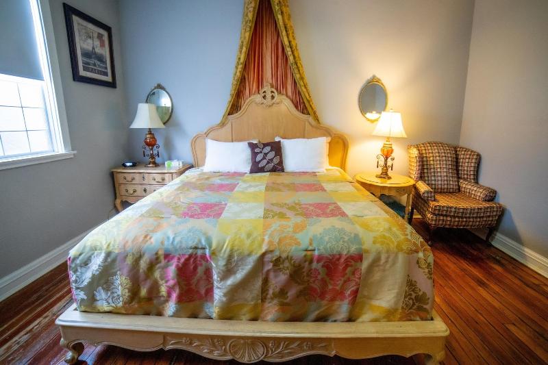 Oak Park Inn image