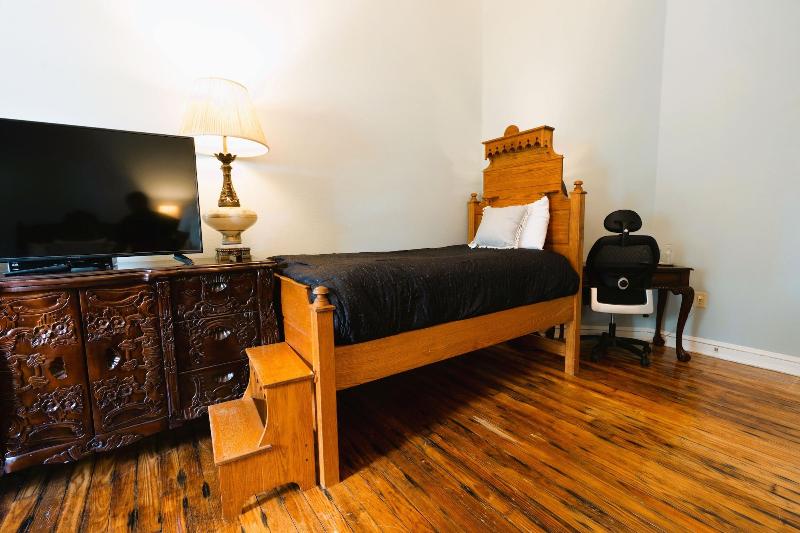 Oak Park Inn image