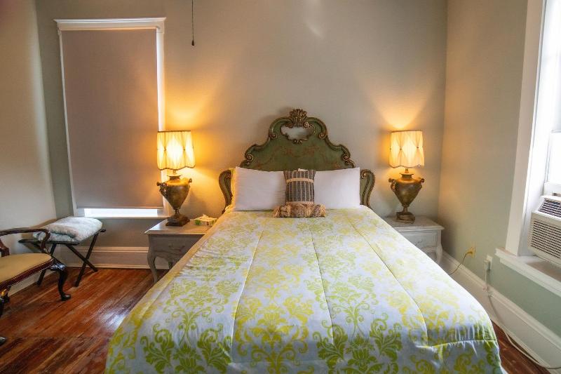 Oak Park Inn image