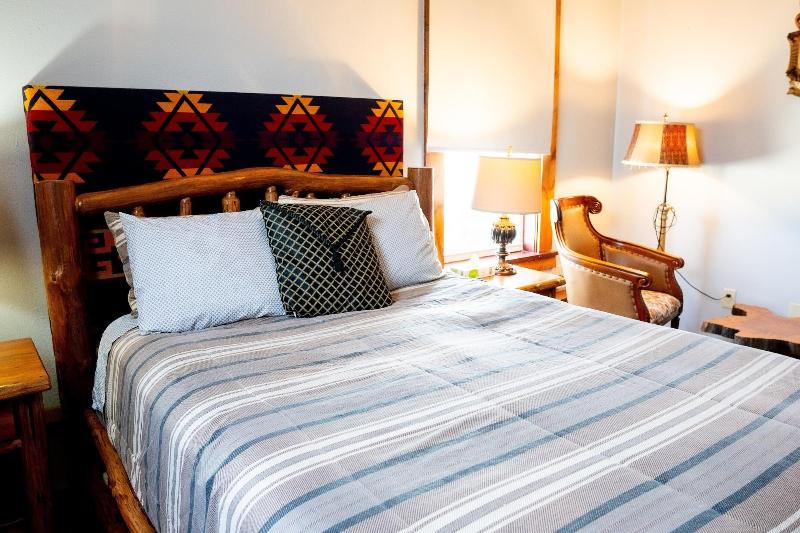 Oak Park Inn image