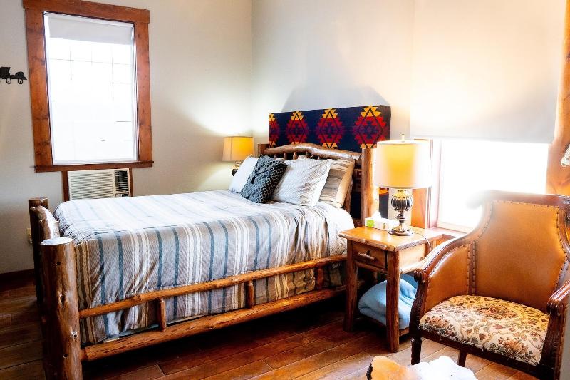 Oak Park Inn image