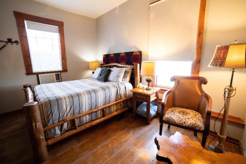Oak Park Inn image