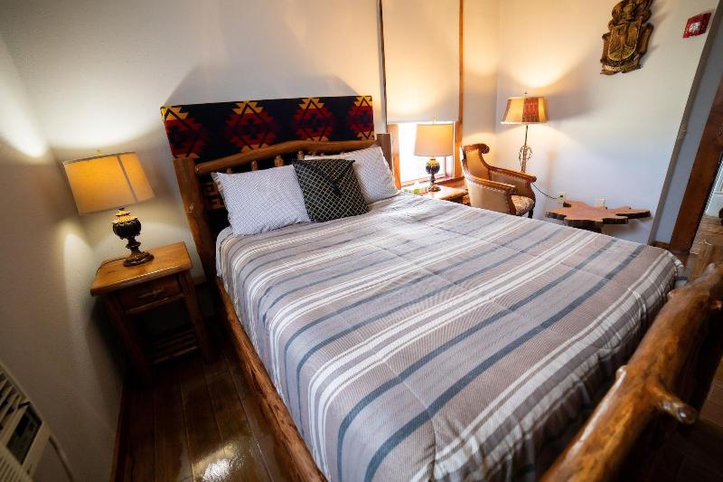 Oak Park Inn image