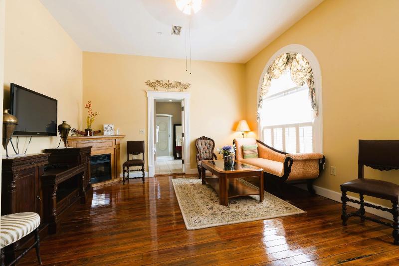 Oak Park Inn image