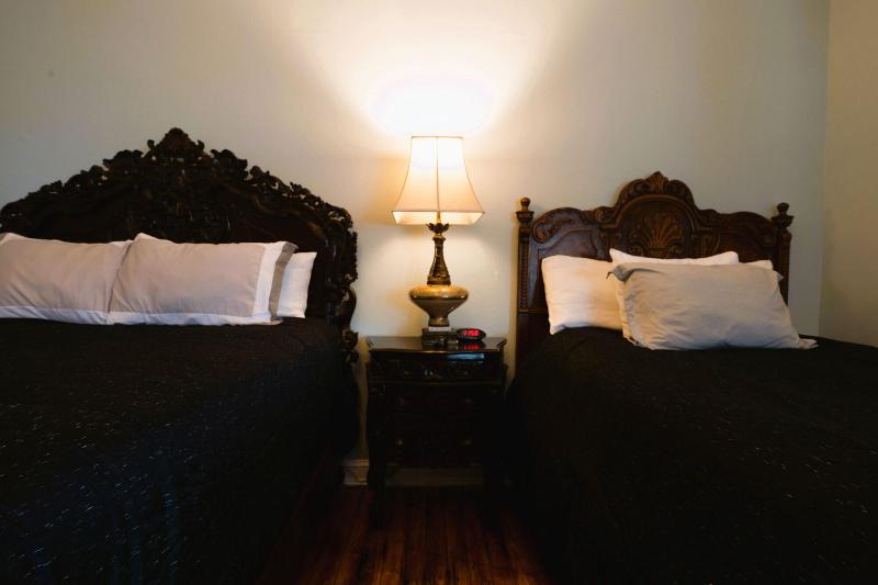 Oak Park Inn image