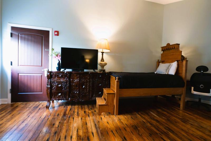 Oak Park Inn image