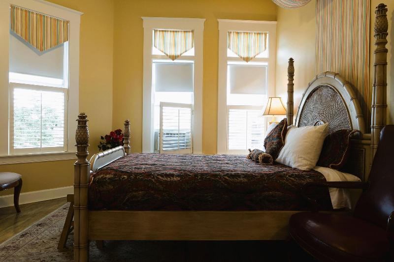 Oak Park Inn image