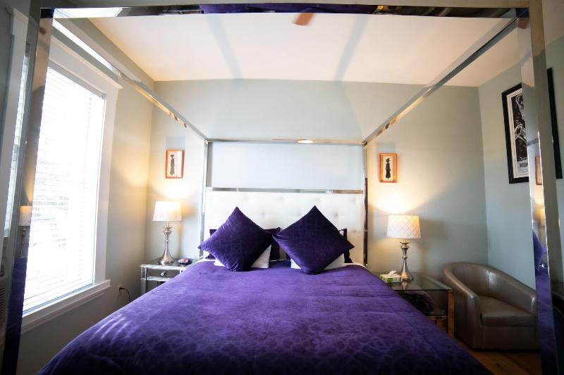 Oak Park Inn image
