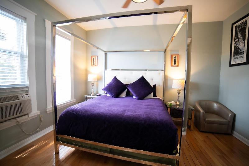 Oak Park Inn image