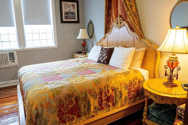 Oak Park Inn image