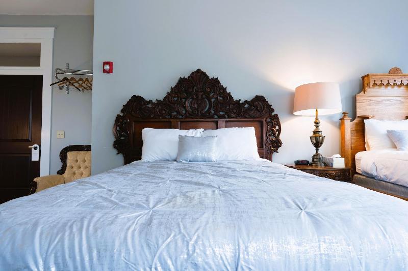 Oak Park Inn image
