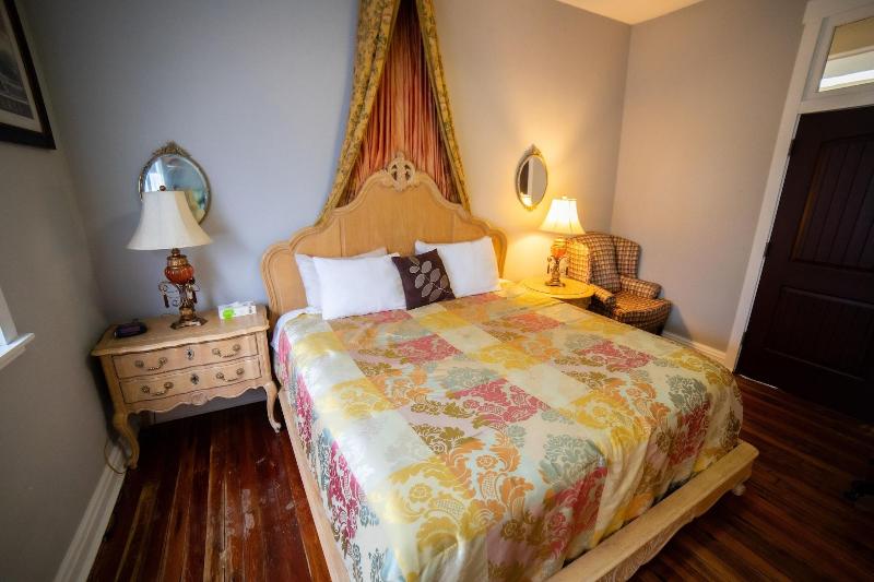 Oak Park Inn image