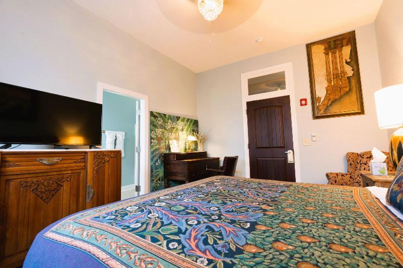 Oak Park Inn image 1