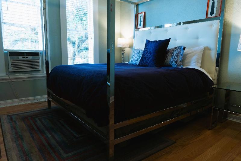 Oak Park Inn image