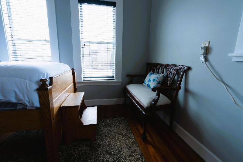 Oak Park Inn image