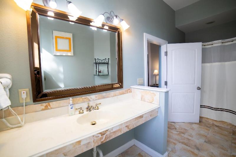 Oak Park Inn image
