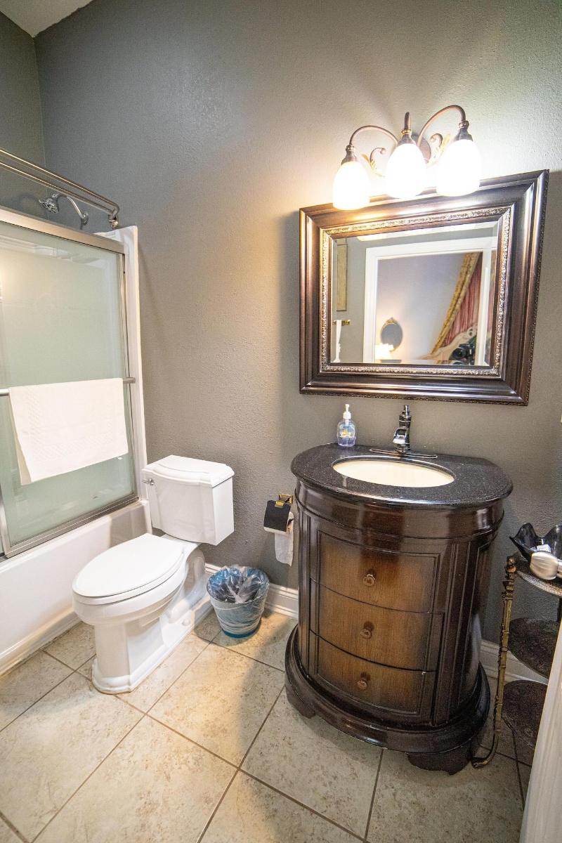 Oak Park Inn image