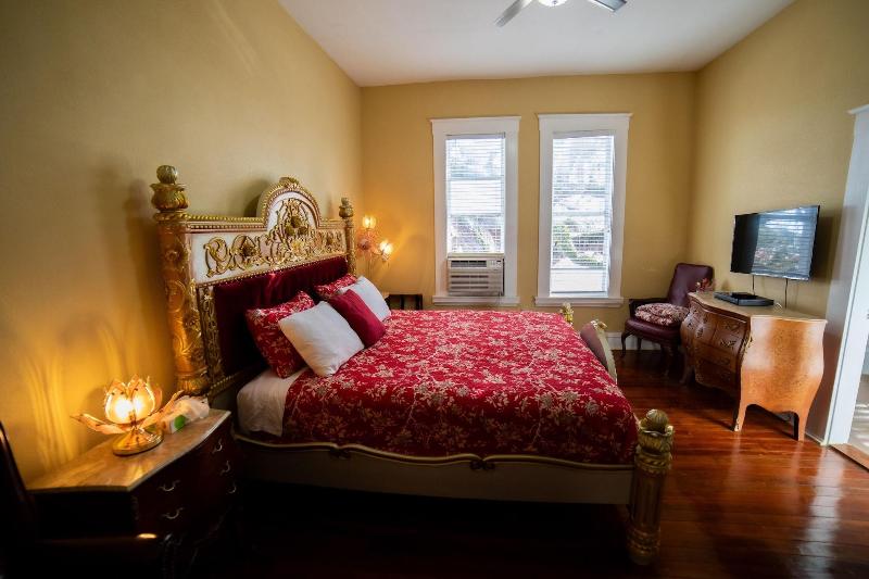 Oak Park Inn image