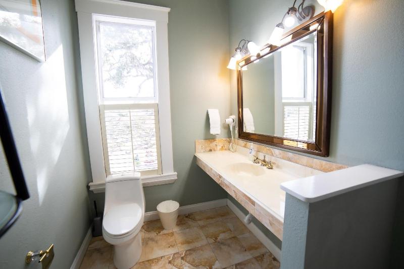 Oak Park Inn image