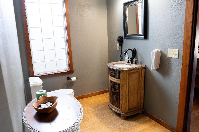 Oak Park Inn image