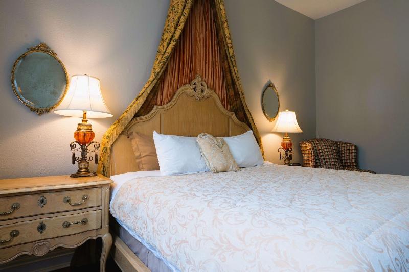 Oak Park Inn image