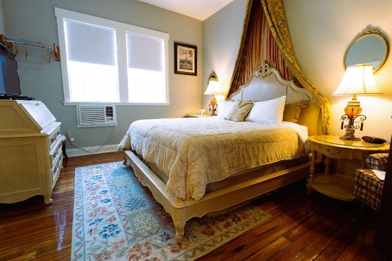 Oak Park Inn image