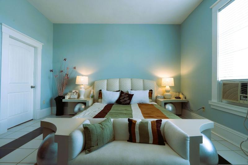 Oak Park Inn image
